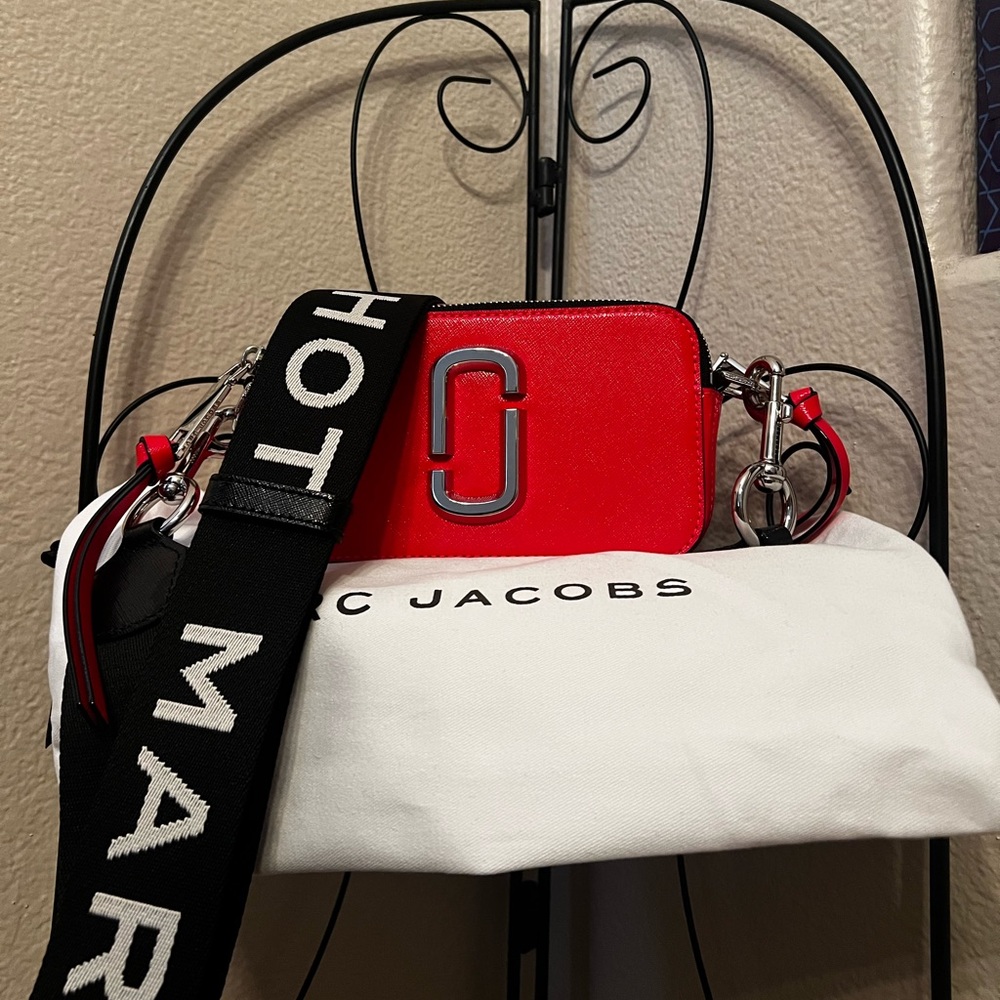 Marc Jacobs Snapshot Purse (Hot Pink)